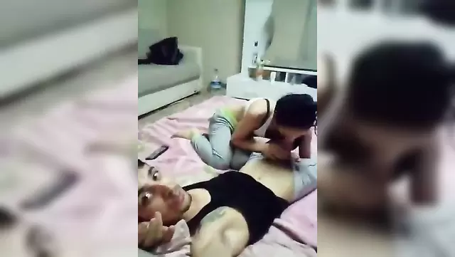 دختر جوون آذری گوشیشو ساک می زنه